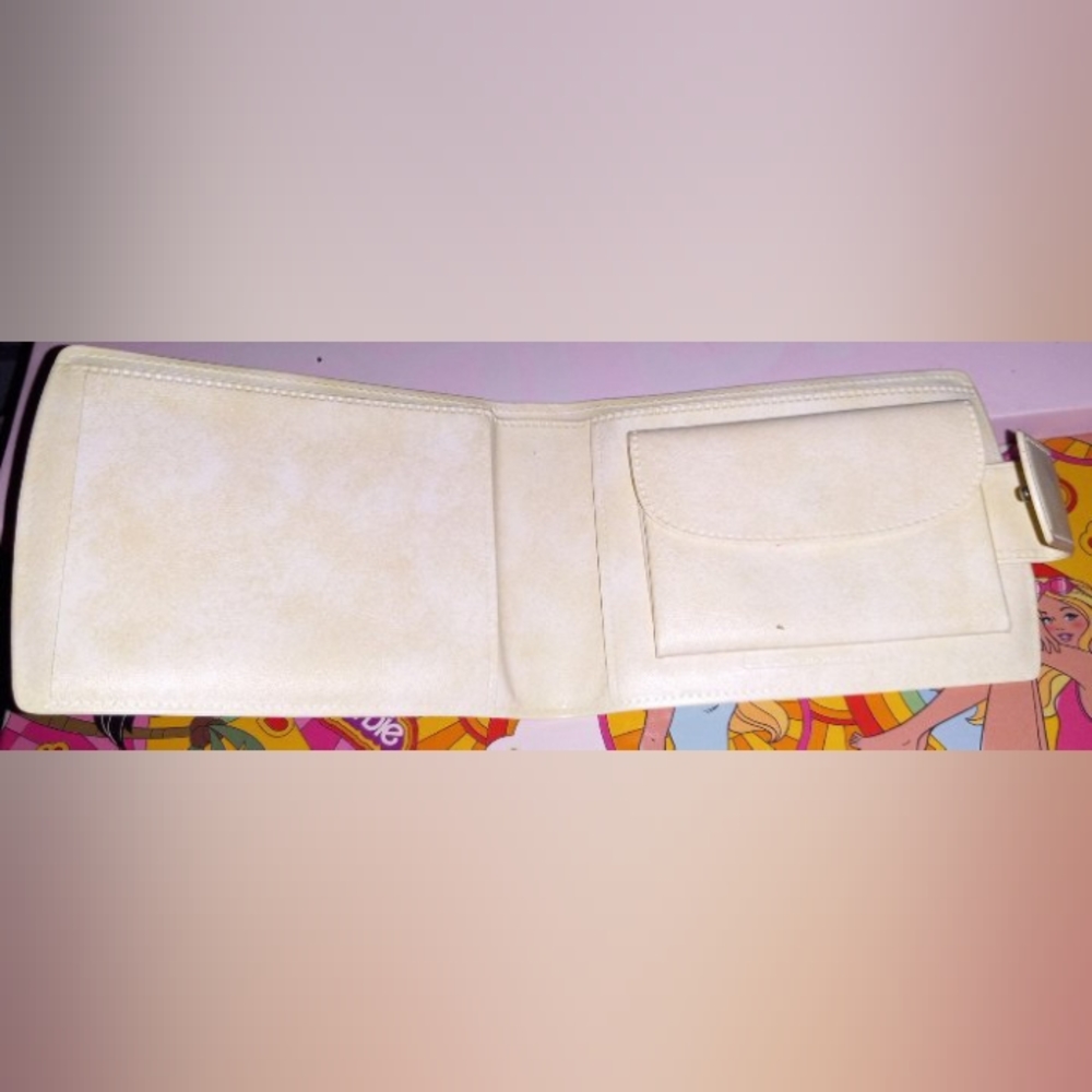 1983 Raindow Barbie Wallet - Picture 3 of 11